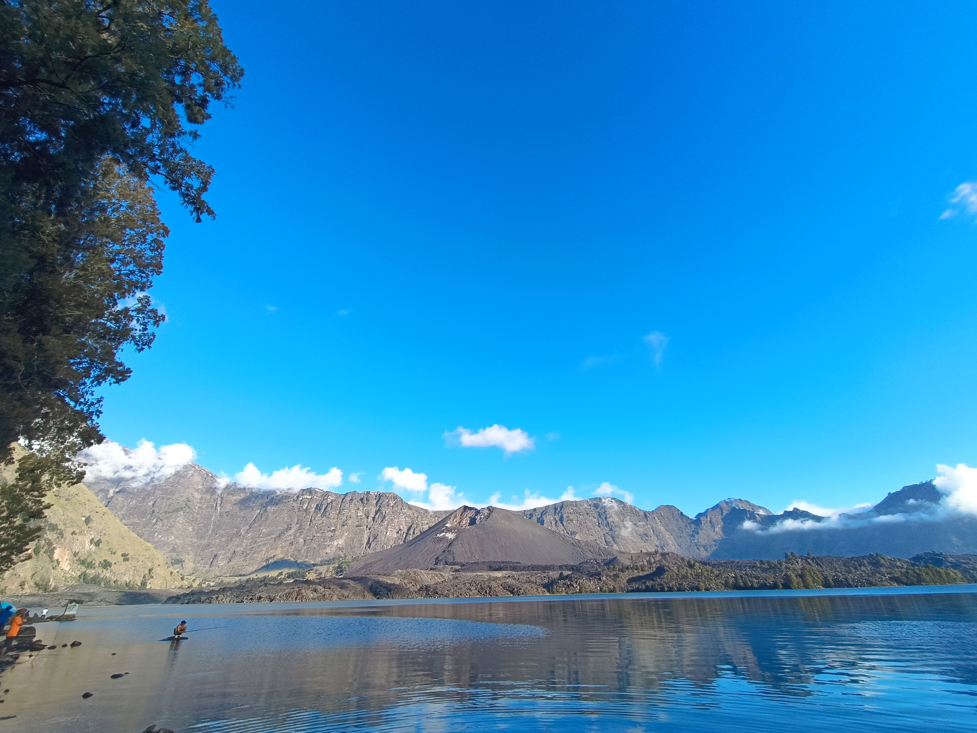 Indonesia's 7 Summits: Conquer Epic Peaks & Rinjani Guide